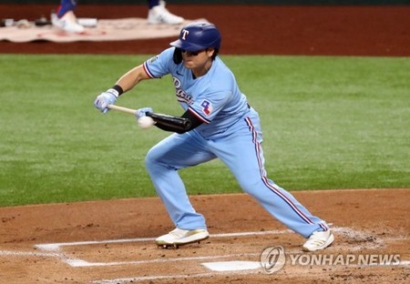 추신수, 2020년 MLB 마지막 타석서 기습 번트 안타