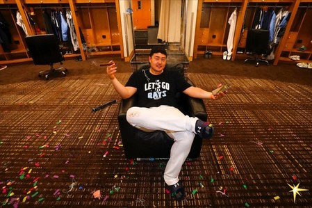 최지만, 뒤풀이서 '쓰레기통 쿵쿵'… "휴스턴에 공격적인 도발"