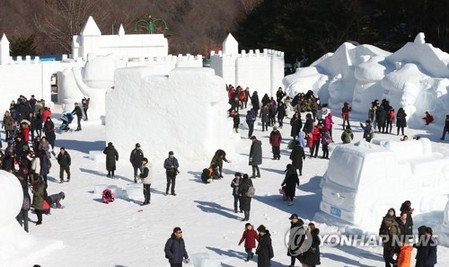 거리두기 완화에 '열까 말까' 애타는 겨울축제 1번지