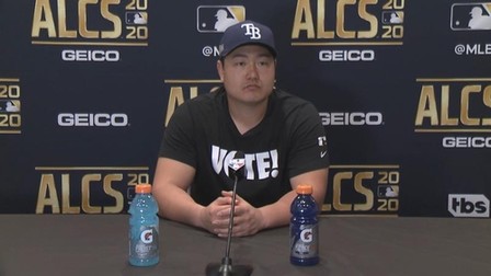 '분위기 맨' 최지만, 빈볼 감수하고 배트플립…"연습한 건 아냐"