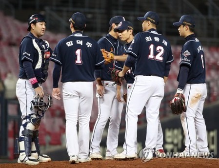 KBO manager focusing on own club with postseason position hinging on other results