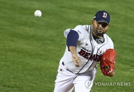 (LEAD) Nearly flawless, Bears' Alcantara earns 20th win in KBO season finale
