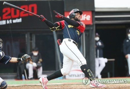 (LEAD) From MVP-worthy slugger to bearded aces, foreign players dominate KBO statistical leaderboards