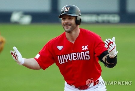 KBO's SK Wyverns re-sign infielder, acquire 2 new pitchers