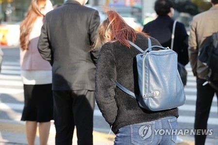 입동 다가오고 기온도 '뚝'…발 난로 판매량 3배로