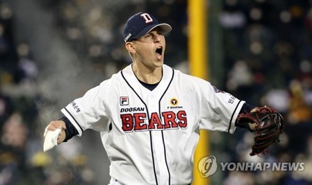 '1차전 MVP' 두산 플렉센 "살아있는 전설 니퍼트, 영광이었다"(종합)