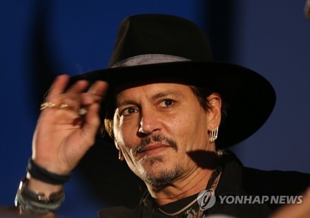 '전처 폭행 논란' 조니 뎁, '신비한 동물 사전3'에서 하차