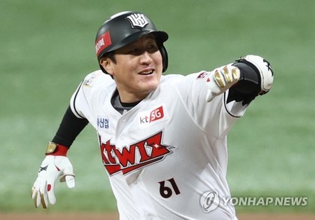 '무서운 막내' kt를 뭉치게 한 베테랑 유한준·박경수의 힘