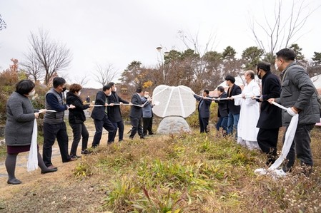 이천시, 친일행적 이인직·서정주 설봉공원 문학비 철거
