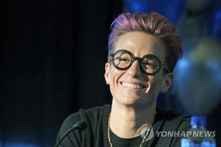 미국 여자축구 캡틴 러피노 "여자팀 소홀했던 맨유, 반성하세요"