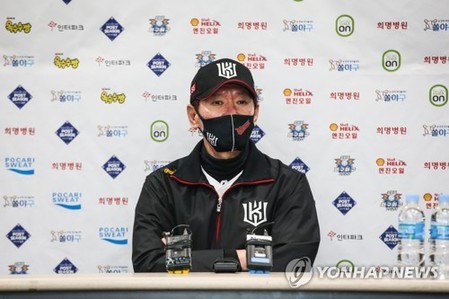 (LEAD) KBO manager considers postseason loss as moral victory