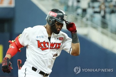 Lineup tweak works no magic as Wiz get pushed to KBO postseason brink