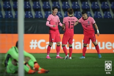 '코로나 직격탄' 벤투호, 1년 만의 A매치서 멕시코에 2-3 역전패