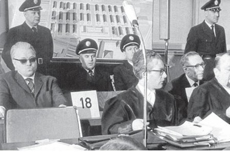 아우슈비츠서 '악' 처방한 약사…망설임도 불편함도 없었다