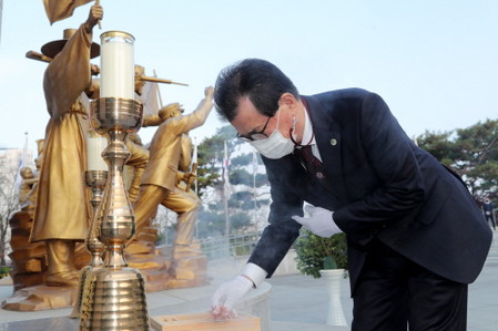 충북도, 제81회 순국선열의 날 기념일 맞아 삼일공원 참배