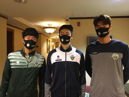 송범근·조규성, 코로나19 음성…ACL 나서는 전북 선수단에 합류