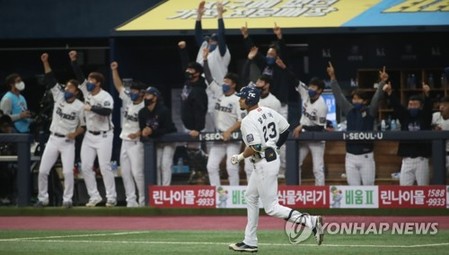 알테어 3점포 쾅…NC 완벽 계투로 한국시리즈 기선 제압