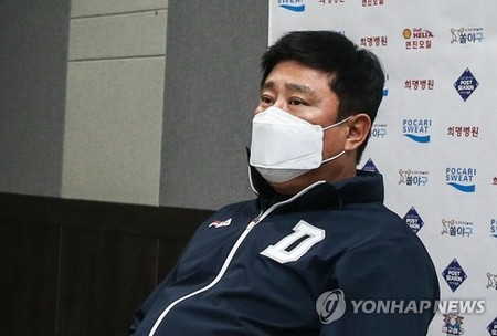 김태형 두산 감독의 고심…"오재일 대타 쓸 상황은 아닌데"