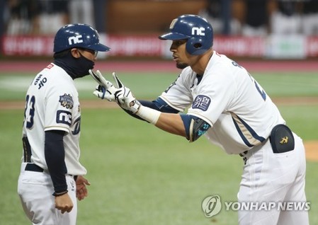 '마스크 논란'에도 기죽지 않은 알테어…식지 않은 방망이