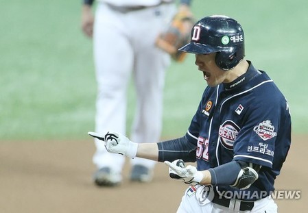 Bears beat Dinos 5-4 to even Korean Series behind home runs, lucky bounces