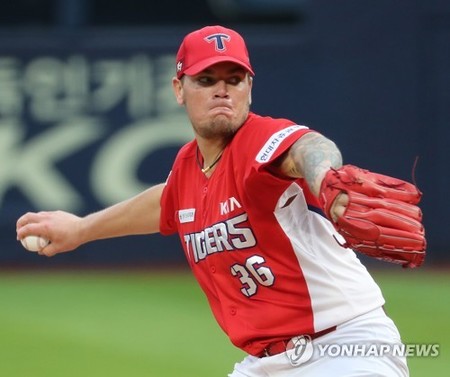 KBO's Tigers bring back ace Aaron Brooks for 2nd season