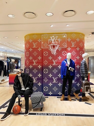 [게시판] 갤러리아명품관, 루이비통·NBA 협업 팝업스토어 열어