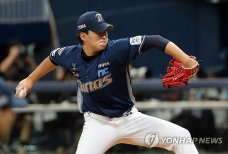 (LEAD) Dinos' 20-year-old starter prevails in unexpected Korean Series pitching duel