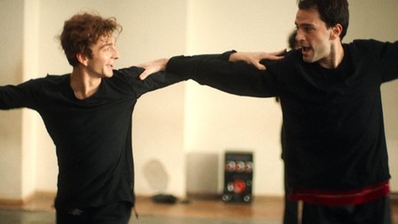 낯설고 익숙한 청춘의 열병…영화 '그리고 우린 춤을 추었다'