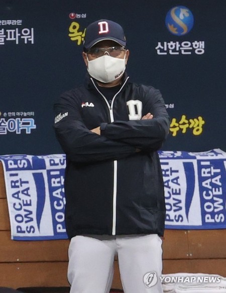 두산 김태형 감독 "타선 침체, 마음은 강한데 몸이 안 따라주니"