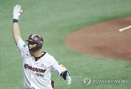 (LEAD) KBO asks MLB to post All-Star shortstop Kim Ha-seong