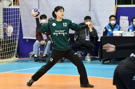 박미라 2천100 세이브 달성…삼척시청, 핸드볼리그 첫 승