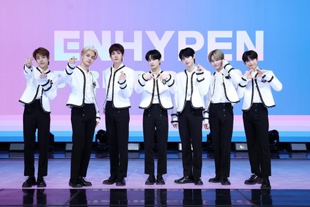 '글로벌 기대주' 엔하이픈 데뷔…"2020년 최고 신인 될게요"