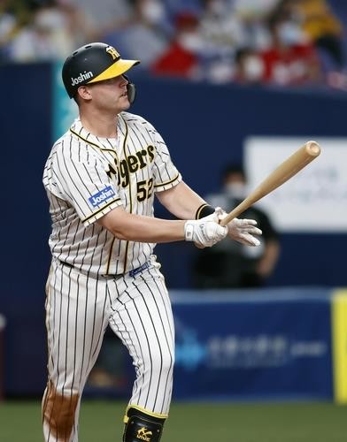 일본에서 자리 잡은 샌즈, 한신과 재계약 합의