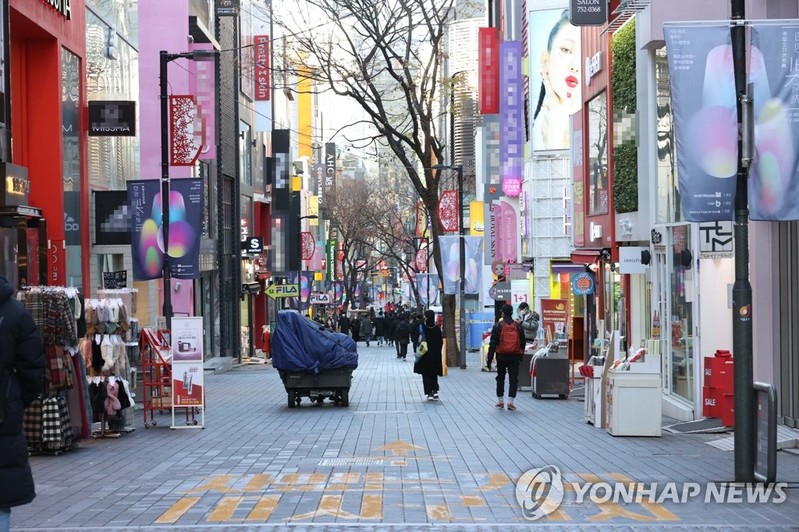 코로나19 확산에 잔뜩 움추린 주말…도심·관광지 발길 뚝