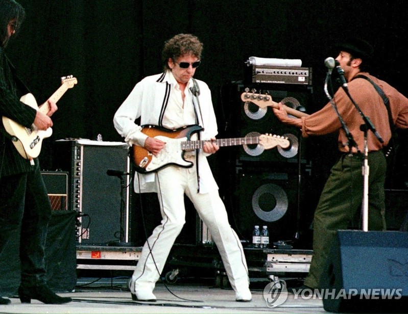 '노벨상 록커' 밥 딜런, 판권 판매…수천억원대 가격 붙은듯