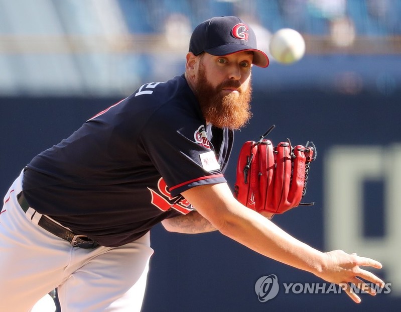 스트레일리, MLB 영입 제안 대신 왜 롯데 택했을까