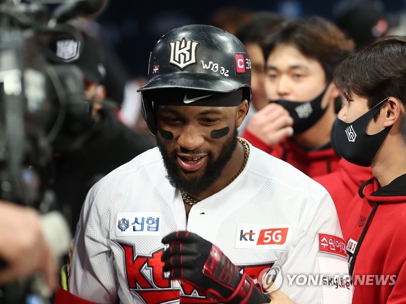 로하스, kt '역대 최고액' 뿌리치고 일본 한신행(종합)