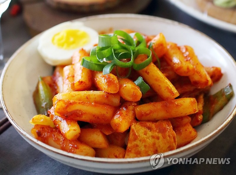 "즉석떡볶이 나트륨, 기준치의 최대 71%…매울수록 당류 많아"