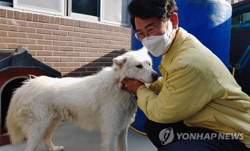 강릉시 유기견 보금자리 준공…반려동물 권리장전 선포