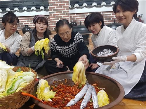 "어딤채 아세요"…안동종가 맛깔스러운 갈치김치 옛 그대로 시연