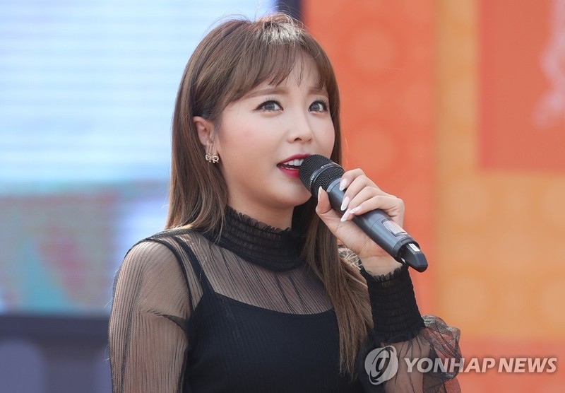 가수 홍진영 석사 논문 '표절' 잠정 결론(종합)