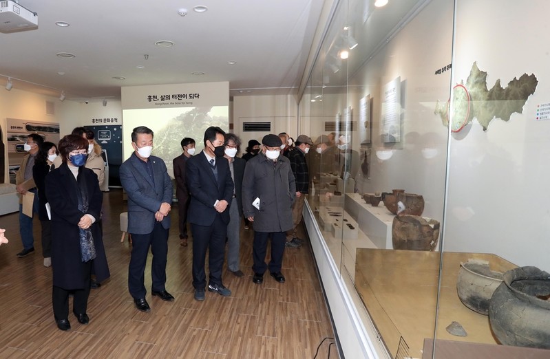 홍천박물관 개관…역사·문화유물 130여 점 전시