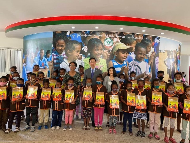 마다가스카르 교과서에 한국 전래동화 추가