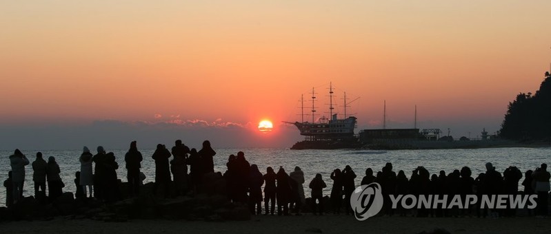 모임도 관광도 예약취소 봇물…관광명소 상인들 '울상'