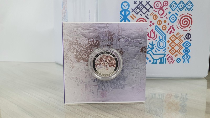 울주군, 국보 '천전리 각석' 홍보…기념 은화 증정