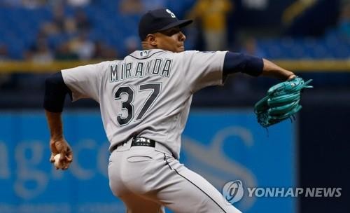 KBO's Bears acquire new pitcher, re-sign DH from Cuba