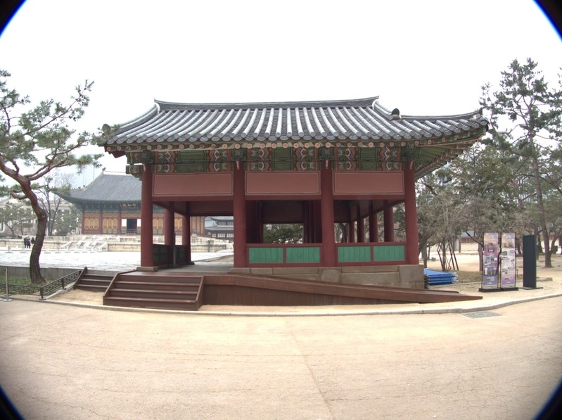 덕수궁 중화전 행각에 장애인 경사로 설치