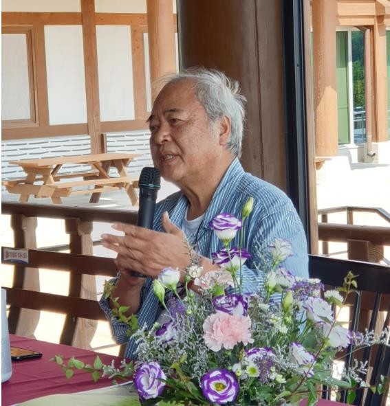 한국 현대문학의 거장 황지우 시인, 해남에 소장자료 기증