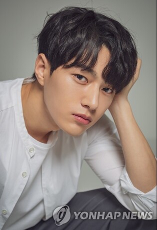 김명수, 내년 2월 말 해병대 입대