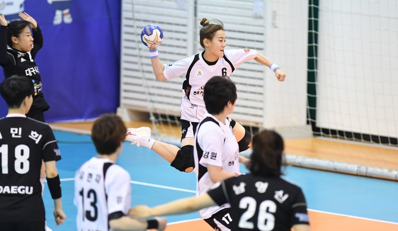 오사라 선방쇼…부산시설공단, 광주도시공사에 5골 차 승리(종합)